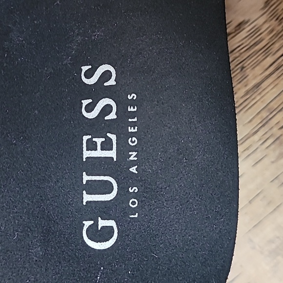 Guess Slides - Picture 2 of 4